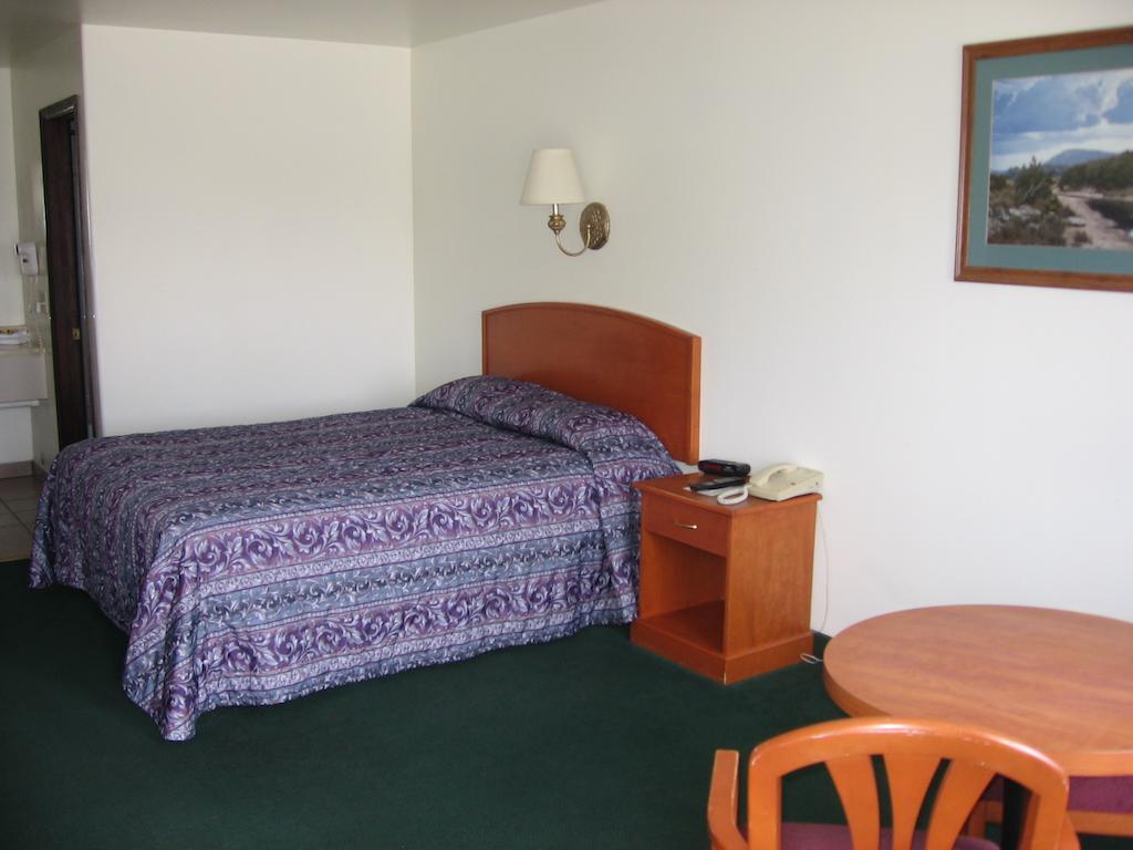 Budget Host Rangely Motel Room photo